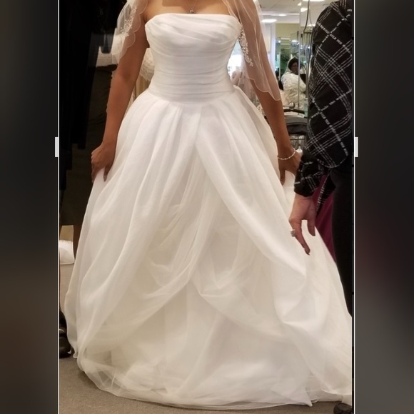 Vera Wang Dresses & Skirts - Wedding Dress